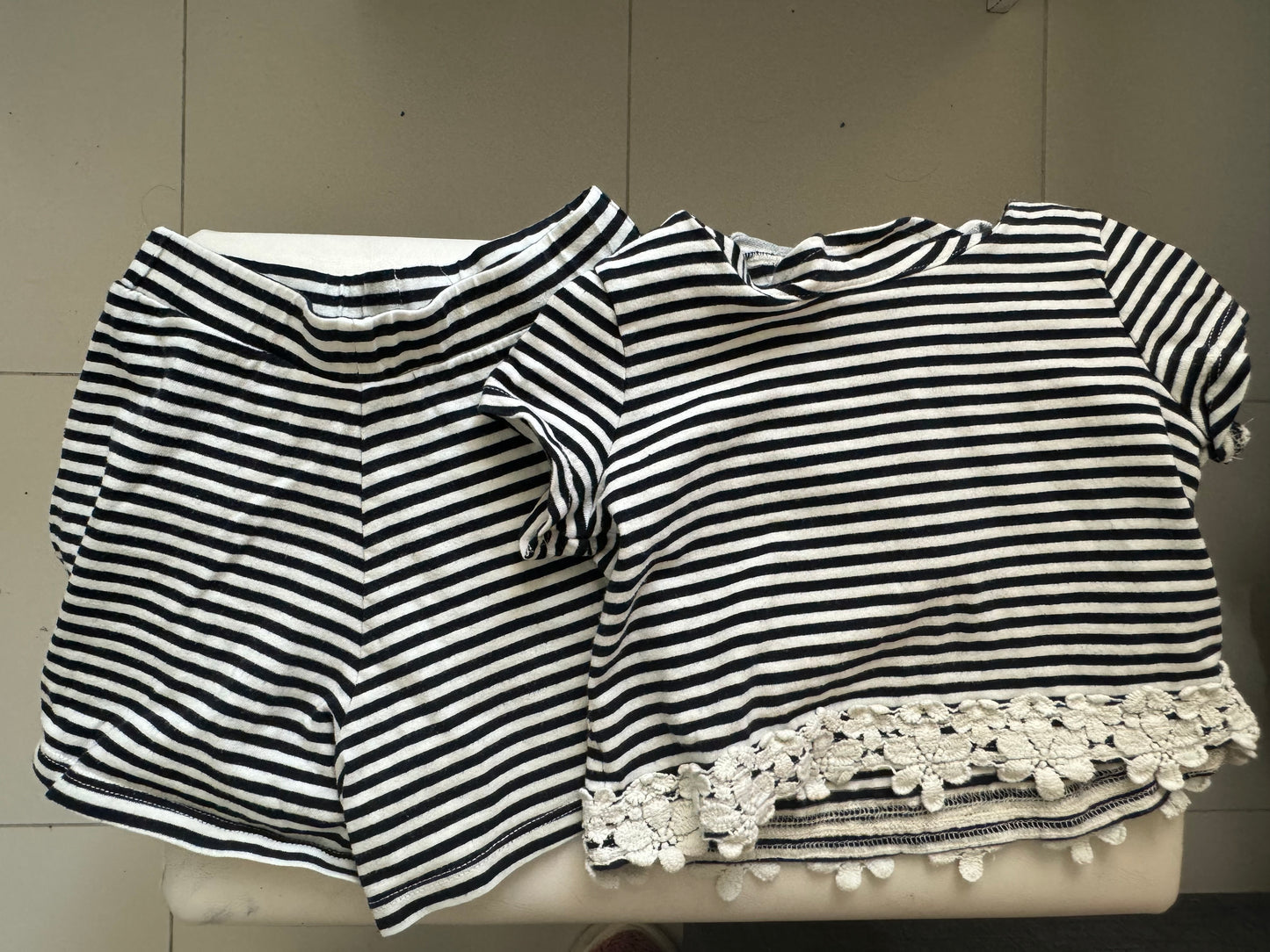 “Next” Set of short and cropped top got a 3 yo girl