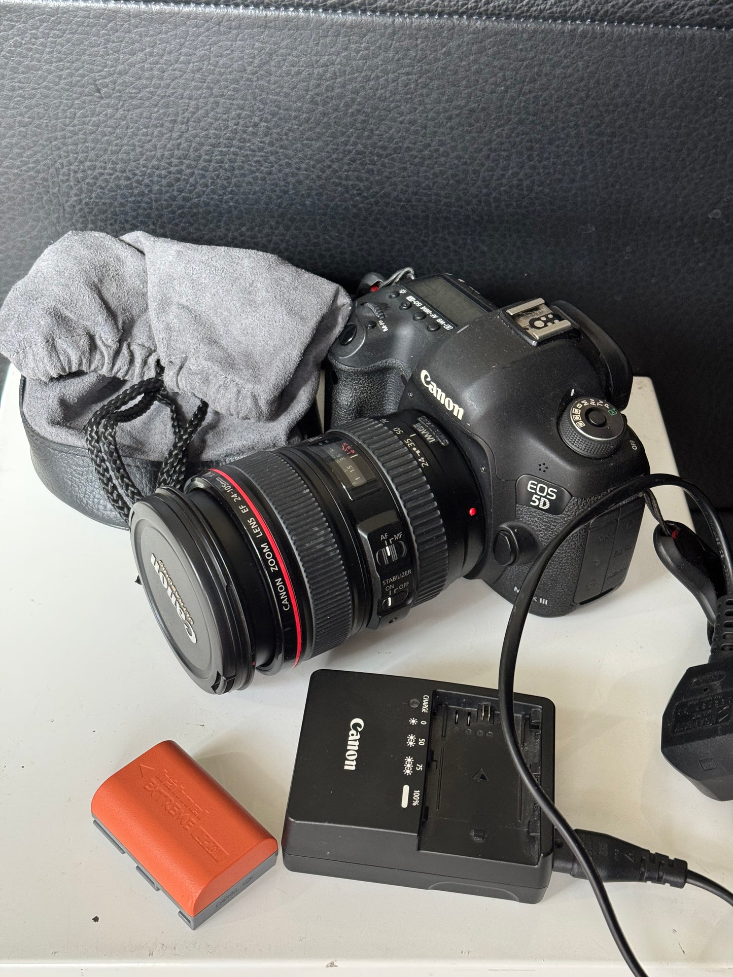 Canon camera 5d mark iii with 24-105 f4 lenses. Full set..