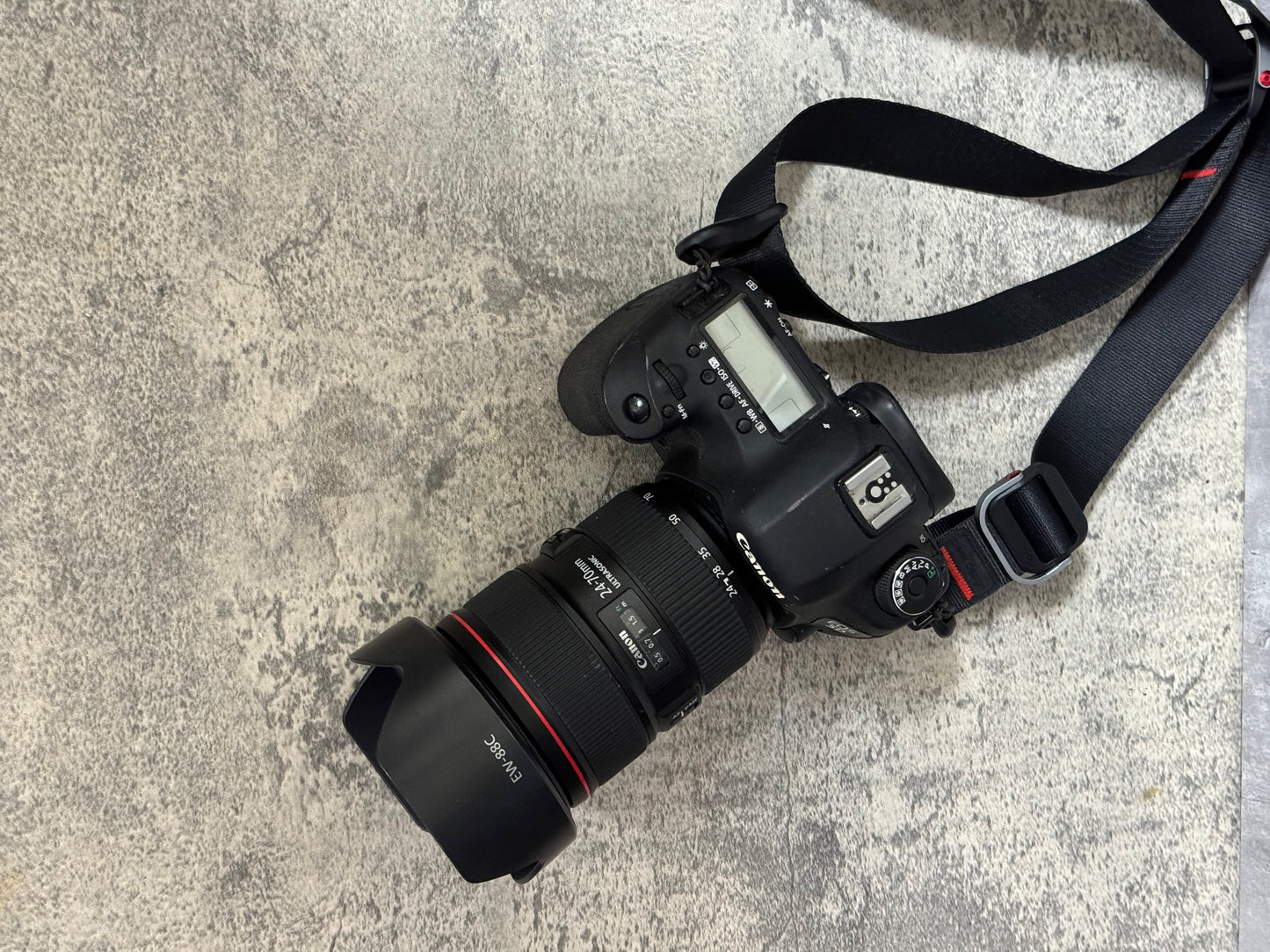 Canon camera 5d mark iii with 24-105 f4 lenses. Full set..