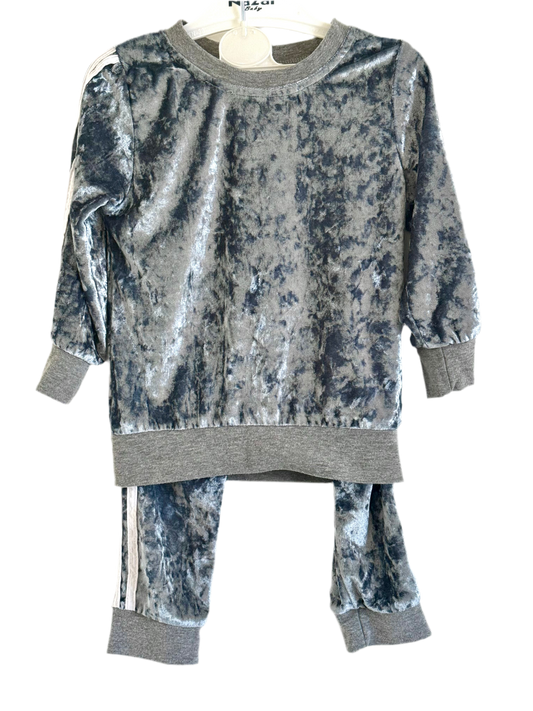 Sports costume for a girl 4-5 yo