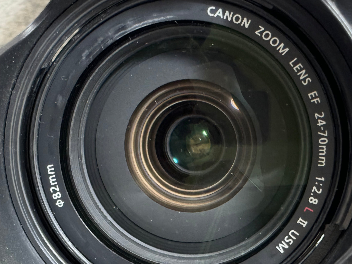 Canon zoom lens EF 24-70 f 2.8 L II USM
