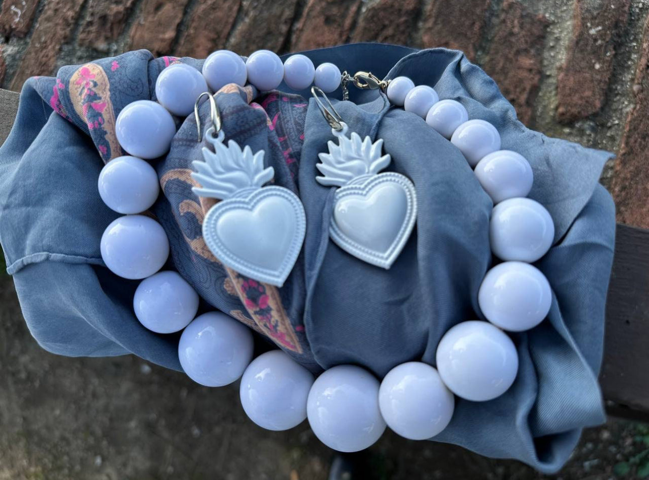 White Sacred Heart earrings and big bead necklace set. Chunky bib necklace sacred heart jewelry Italian style.
