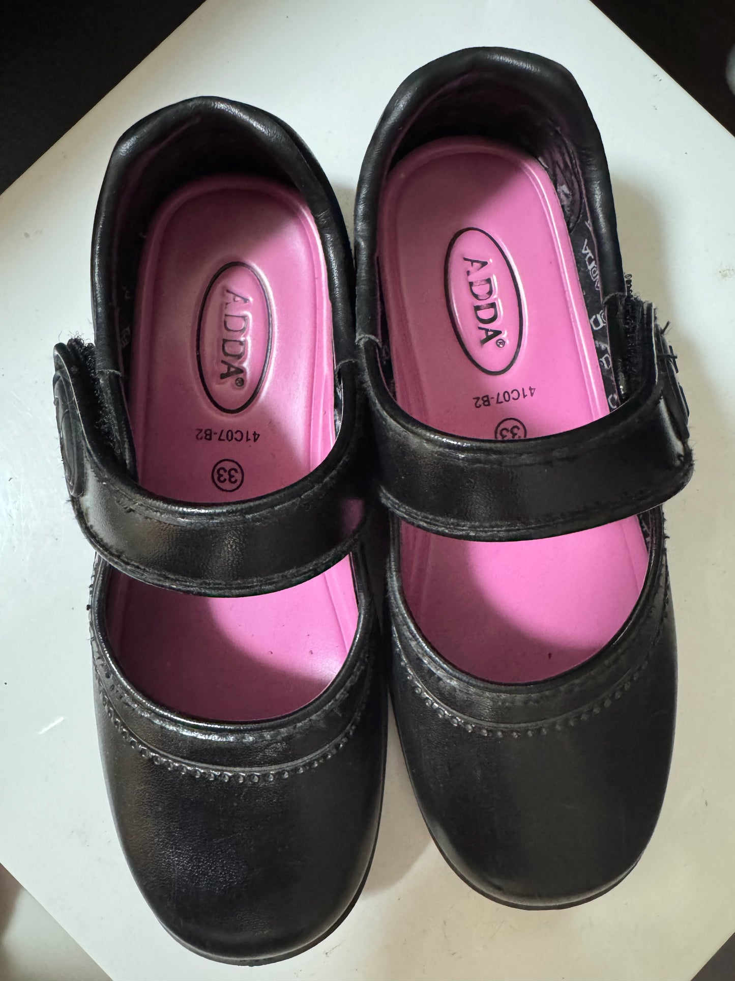 School shoes for girls, size 33