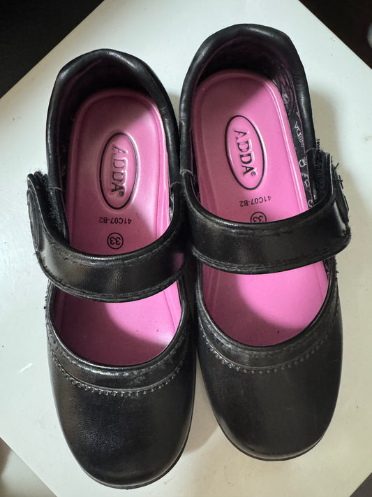 School shoes for girls, size 33