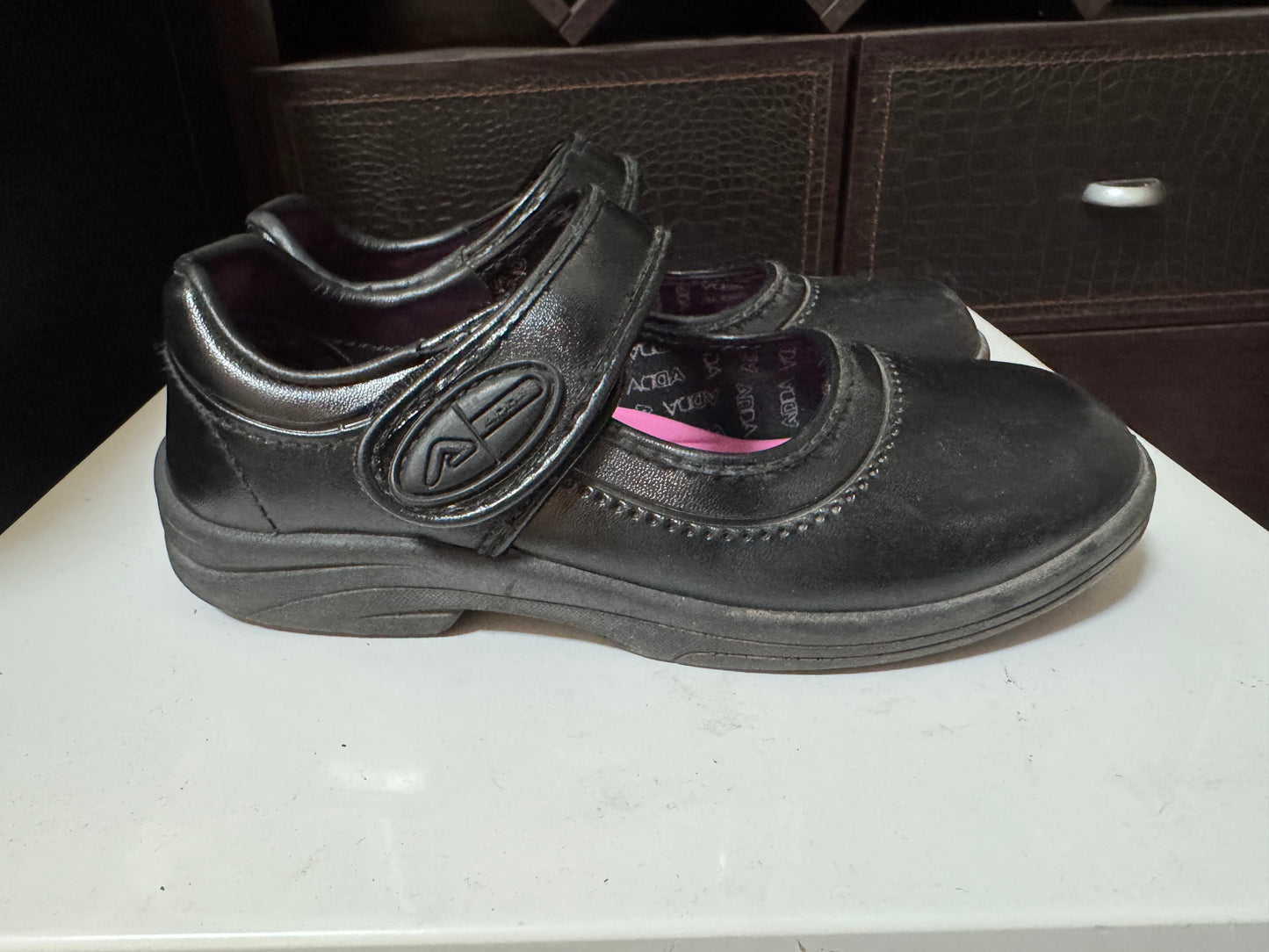 School shoes for girls, size 33