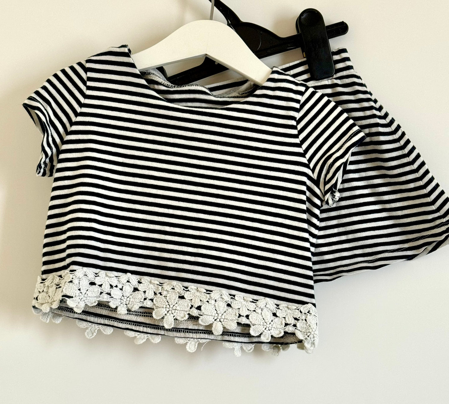 Preloved “Next” Set of shorts and cropped top for a 3 year old girl